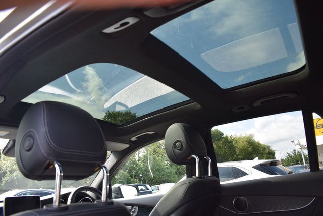 2018 Mercedes-Benz GLC - Photo 2