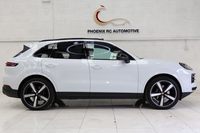 2024 PORSCHE CAYENNE - Photo 6