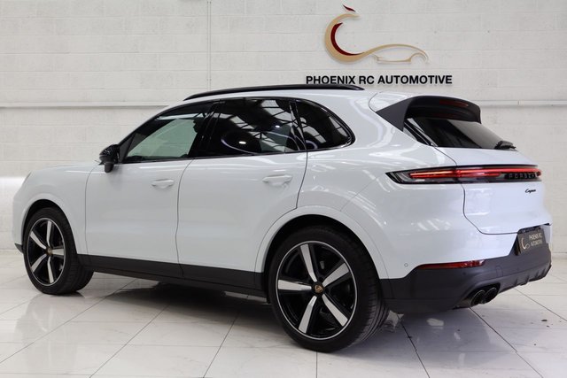 2024 PORSCHE CAYENNE - Photo 9