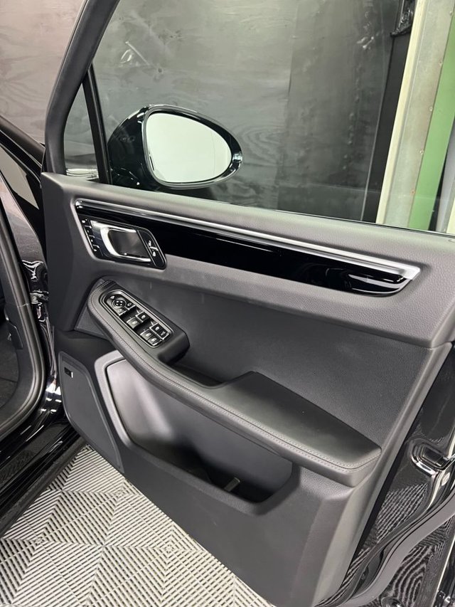 2025 PORSCHE MACAN - Photo 9