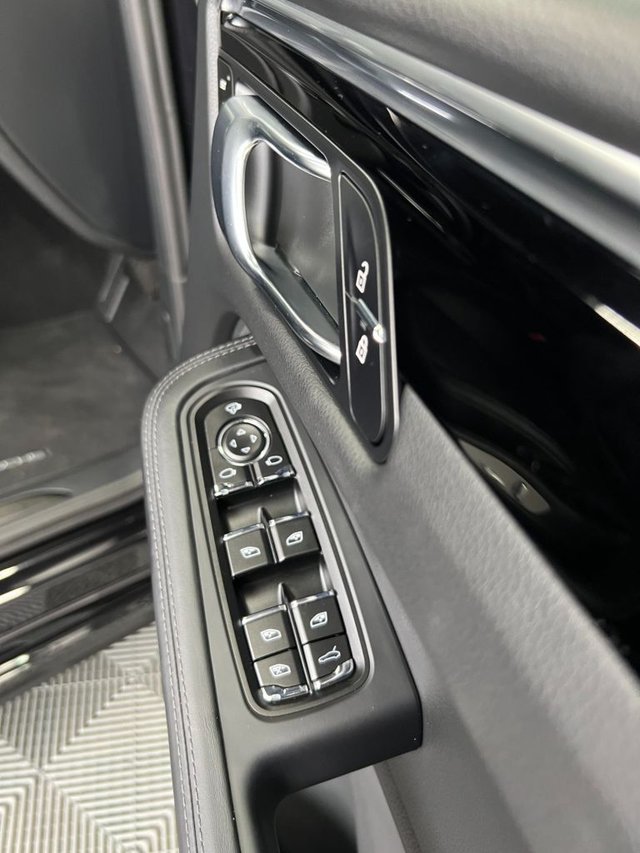 2025 PORSCHE MACAN - Photo 10