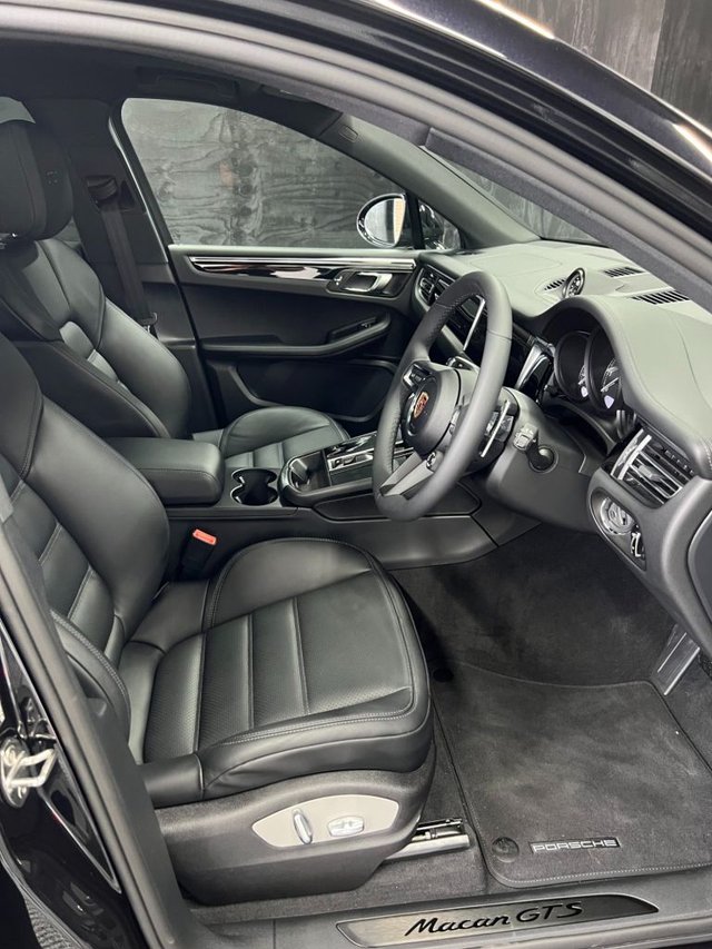 2025 PORSCHE MACAN - Photo 11
