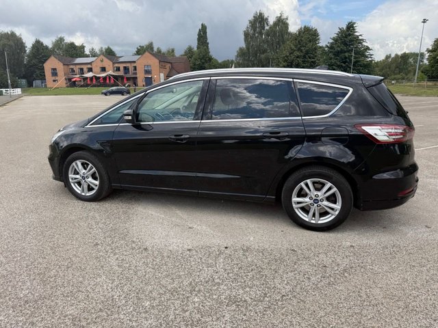 2021 Ford S-Max 2L Titanium 5dr - Photo 2