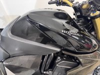 USED 2011 11 HONDA CB1000R HPI CLEAR - CARBON FIBRE EXTRAS COMES WITH NEW MOT AND WARRANTY