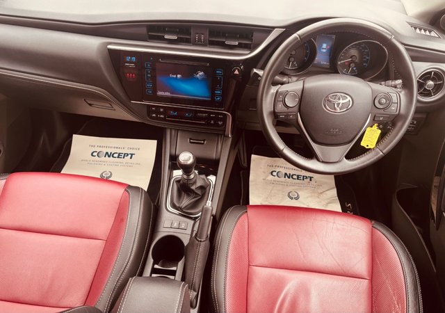 2018 TOYOTA AURIS 1.2 VVT-i Icon Hatchback - Photo 8