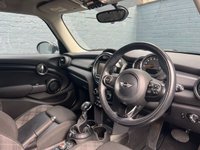 USED 2017 17 MINI HATCH 1.5 Cooper Hatchback 5dr Petrol Auto Euro 6 (s/s) (136 ps) Over &pound;7,600 Of Extras, CHILI Pack, Rear Parking Sensors, Dual Zone Climate Control A/C, Ambient Lighting, MINI Drive Modes