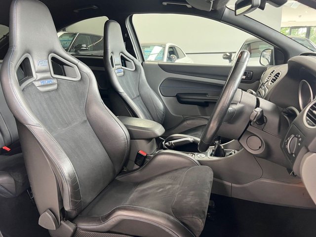 2010 FORD FOCUS 2010 2.5 RS Hatchback 3dr Petrol Manual (225 g/km, 301 bhp) - Photo 3