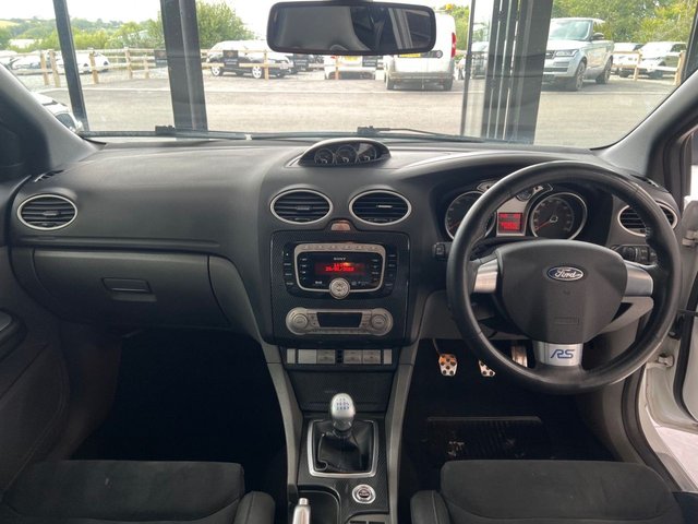 2010 FORD FOCUS 2010 2.5 RS Hatchback 3dr Petrol Manual (225 g/km, 301 bhp) - Photo 4