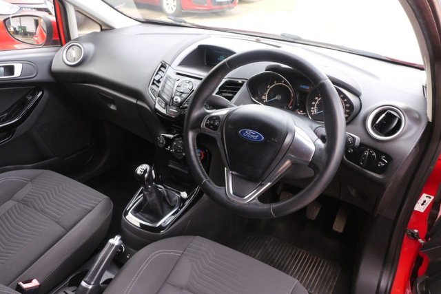 2015 FORD FIESTA - Photo 2