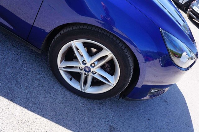 2015 FORD FOCUS 1.0T EcoBoost Zetec Hatchback 5dr Petrol Manual Euro 6 (s/s) (125 ps) - Photo 4
