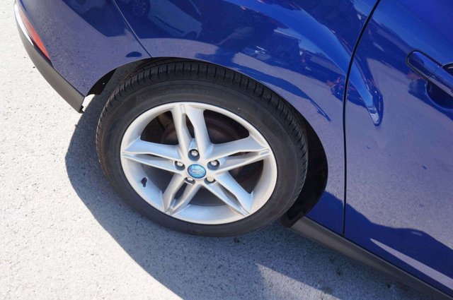 2015 FORD FOCUS 1.0T EcoBoost Zetec Hatchback 5dr Petrol Manual Euro 6 (s/s) (125 ps) - Photo 5