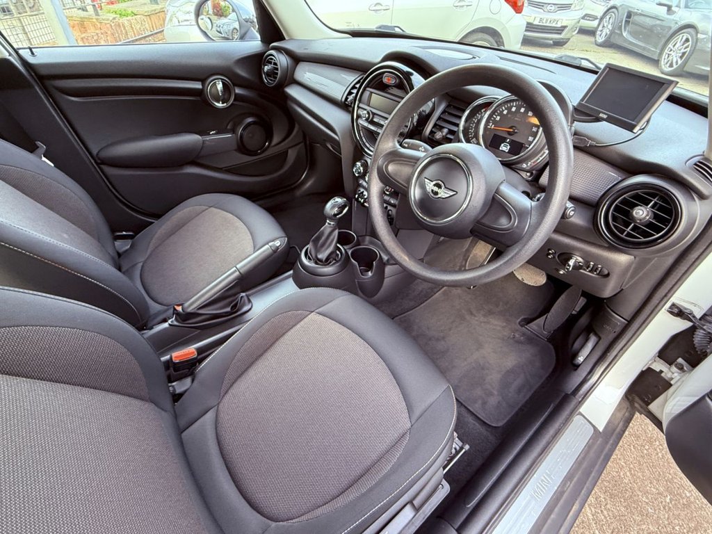 USED 2017 67 MINI HATCH 1.5 Cooper Auto Euro 6 (s/s) 5dr 2017 reg PRIVATE NUMBER INCLUD