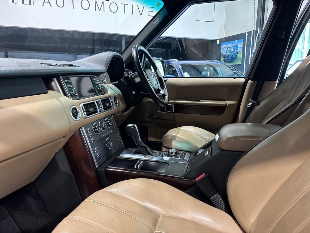 USED 2010 10 LAND ROVER RANGE ROVER 3.6 TD V8 Vogue SUV 5dr Diesel Auto 4WD Euro 4 (271 ps) CLEAR GLASS|GALWAY GREEN/TAN