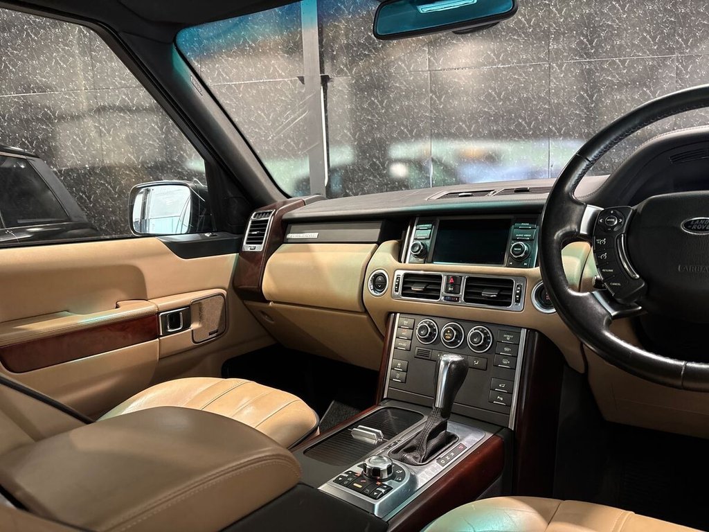 USED 2010 10 LAND ROVER RANGE ROVER 3.6 TD V8 Vogue SUV 5dr Diesel Auto 4WD Euro 4 (271 ps) CLEAR GLASS|GALWAY GREEN/TAN