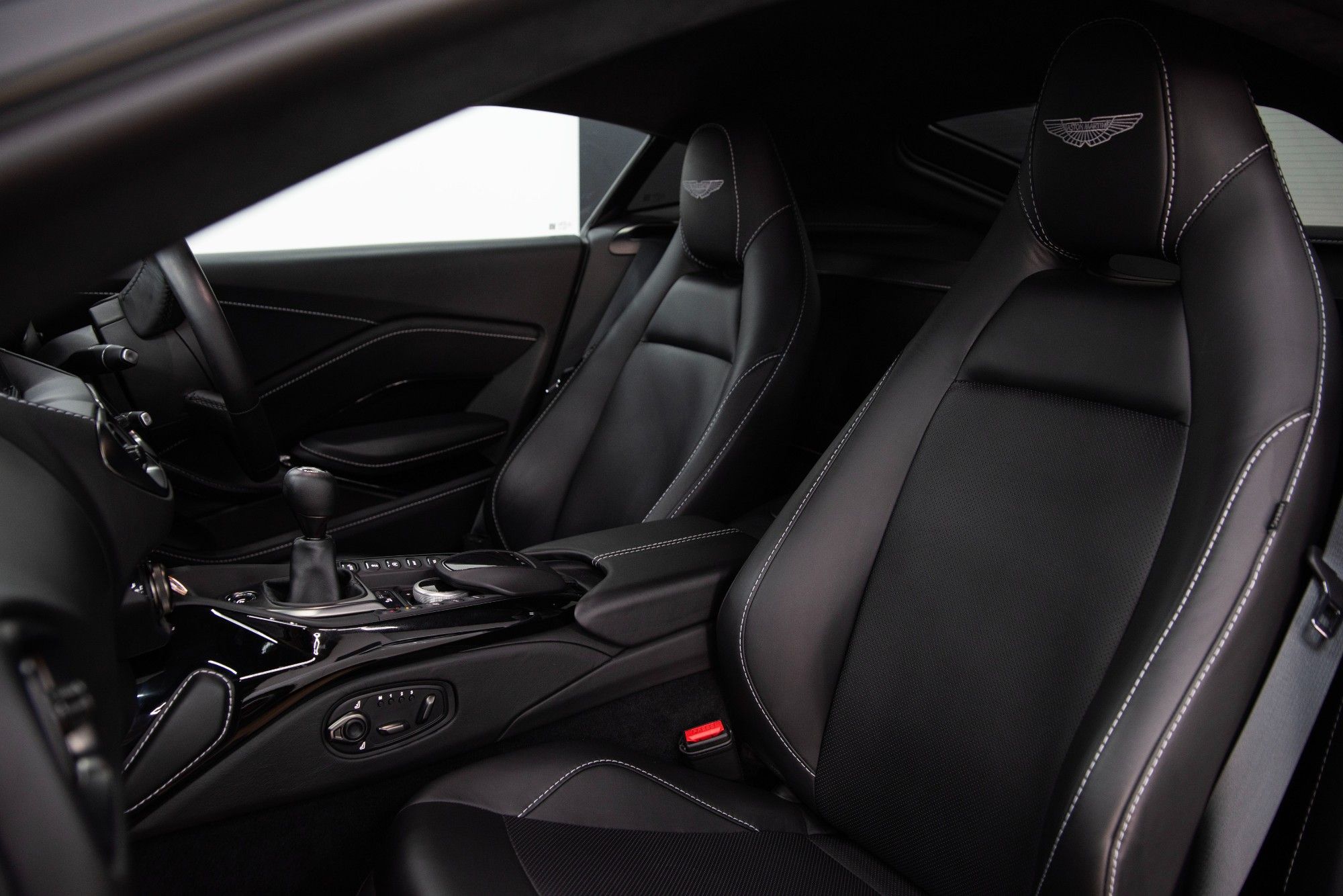 USED 2021 21 ASTON MARTIN VANTAGE 4.0 V8 Coupe 2dr Petrol Manual 