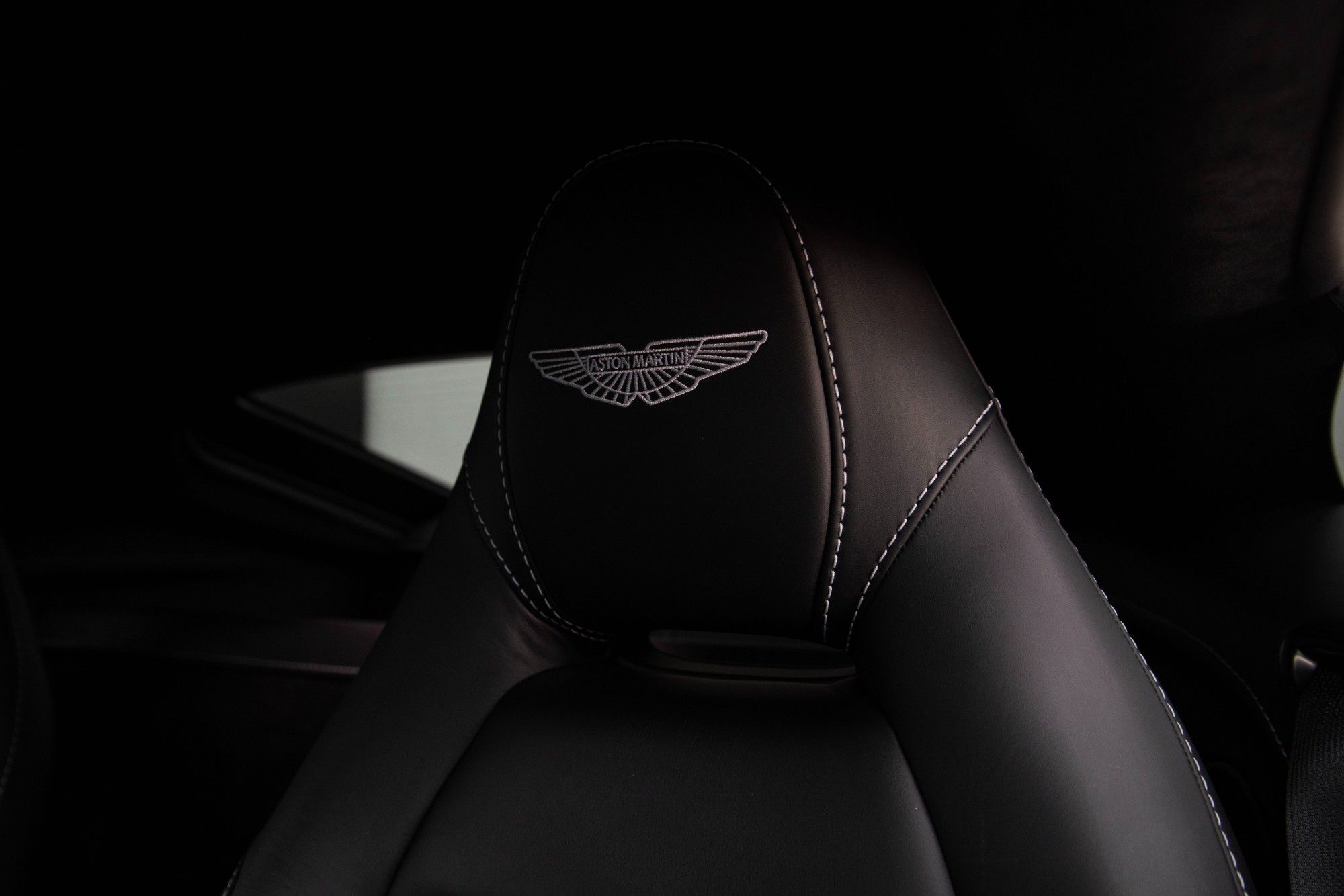 USED 2021 21 ASTON MARTIN VANTAGE 4.0 V8 Coupe 2dr Petrol Manual 