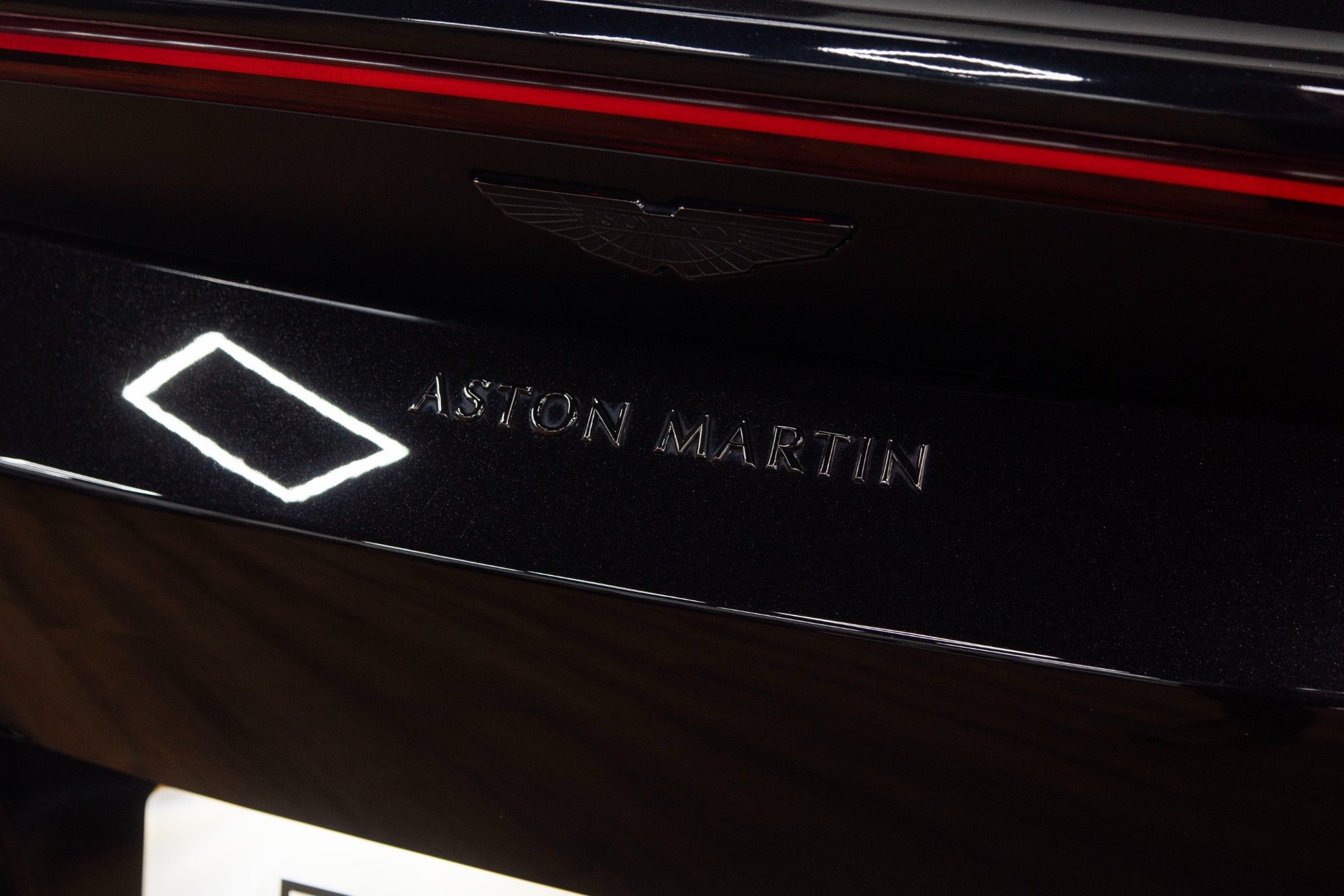USED 2021 21 ASTON MARTIN VANTAGE 4.0 V8 Coupe 2dr Petrol Manual 