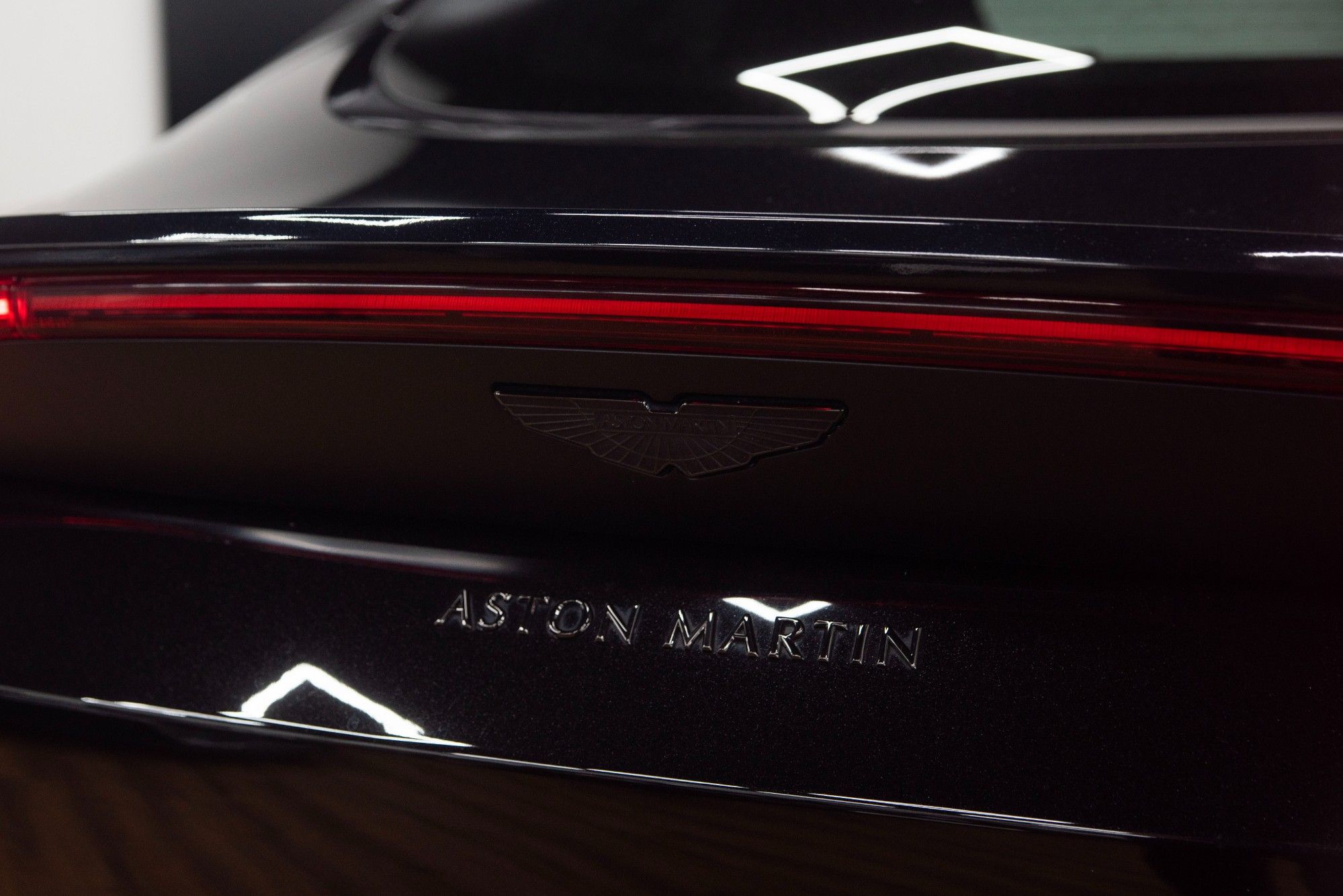 USED 2021 21 ASTON MARTIN VANTAGE 4.0 V8 Coupe 2dr Petrol Manual 