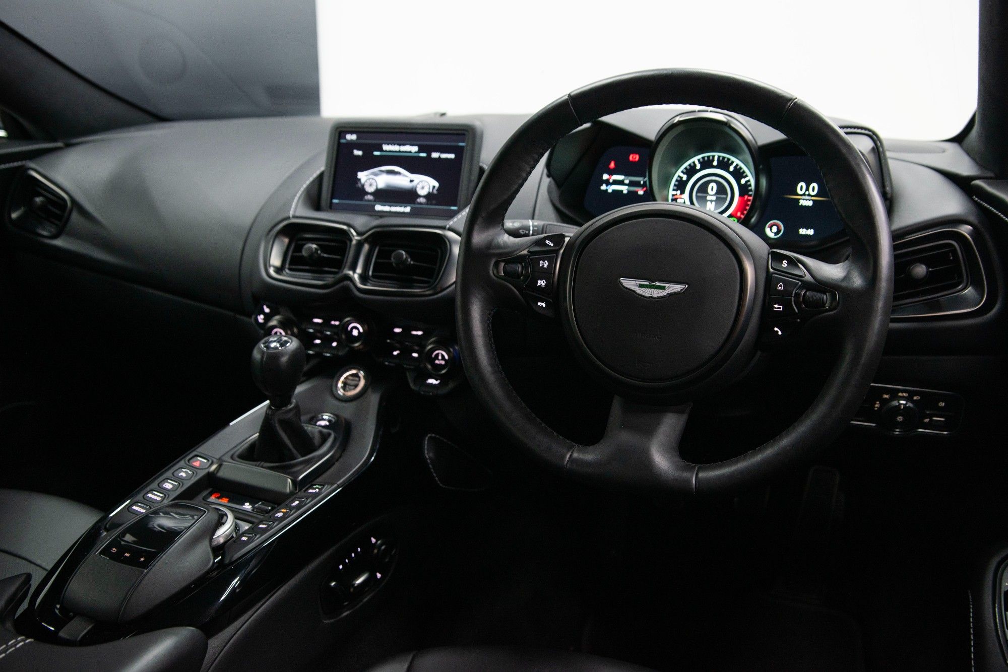 USED 2021 21 ASTON MARTIN VANTAGE 4.0 V8 Coupe 2dr Petrol Manual 