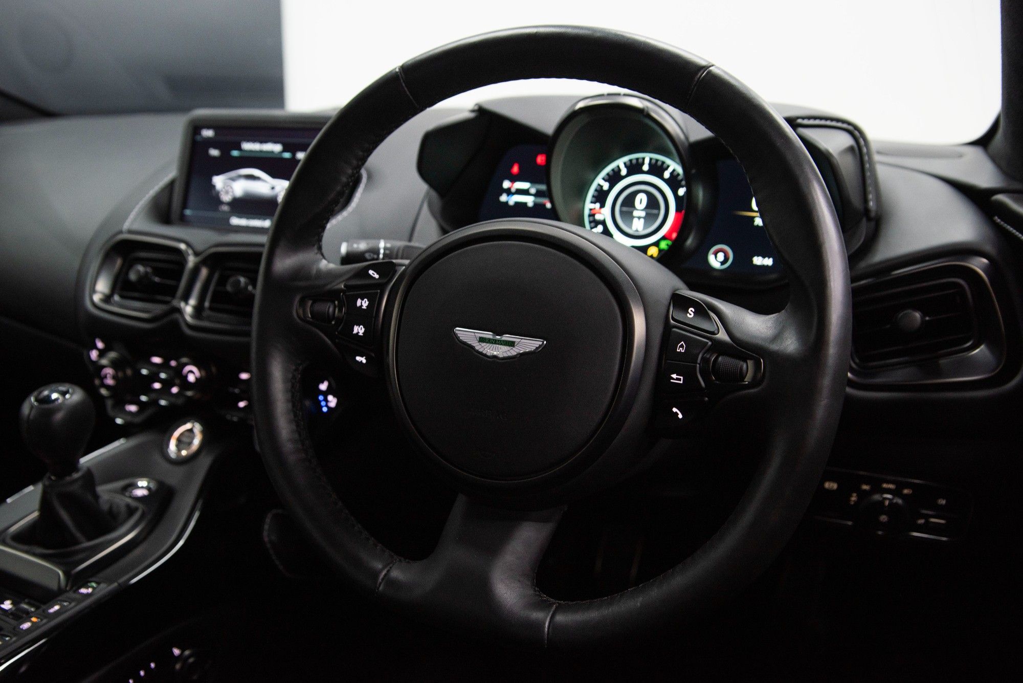 USED 2021 21 ASTON MARTIN VANTAGE 4.0 V8 Coupe 2dr Petrol Manual 