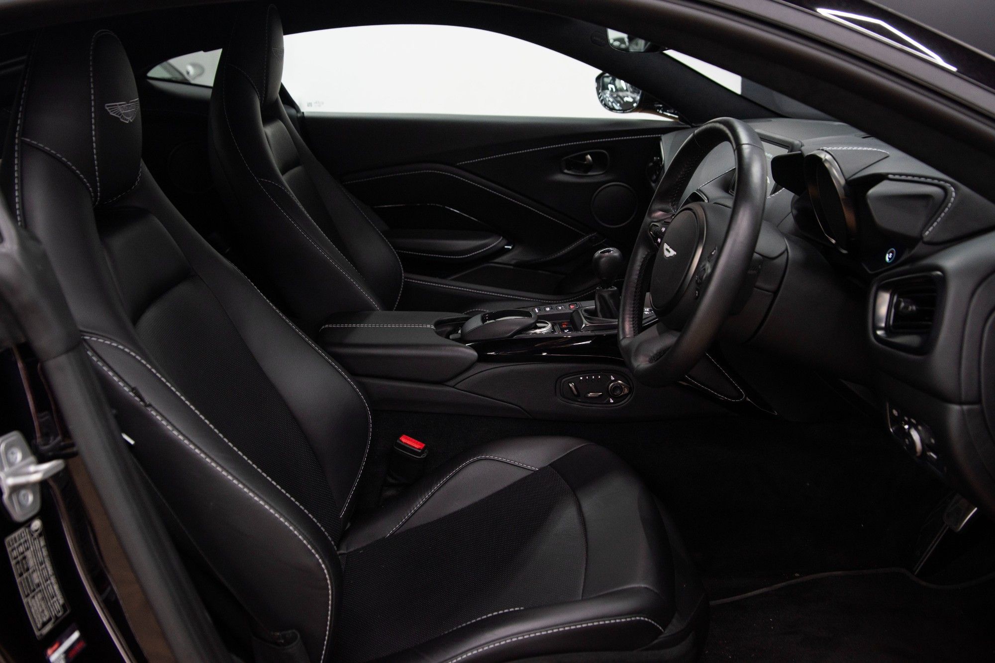USED 2021 21 ASTON MARTIN VANTAGE 4.0 V8 Coupe 2dr Petrol Manual 