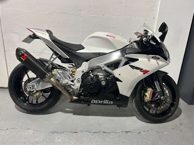 View our APRILIA RSV4