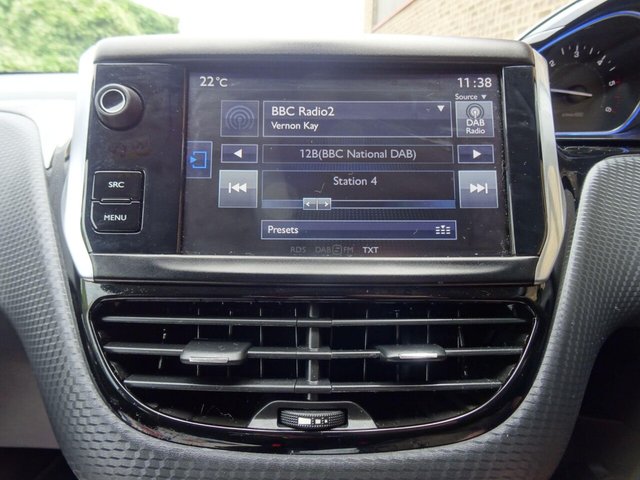 2016 PEUGEOT 2008 - Photo 4