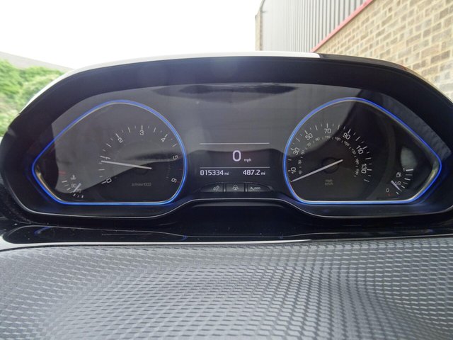 2016 PEUGEOT 2008 - Photo 3