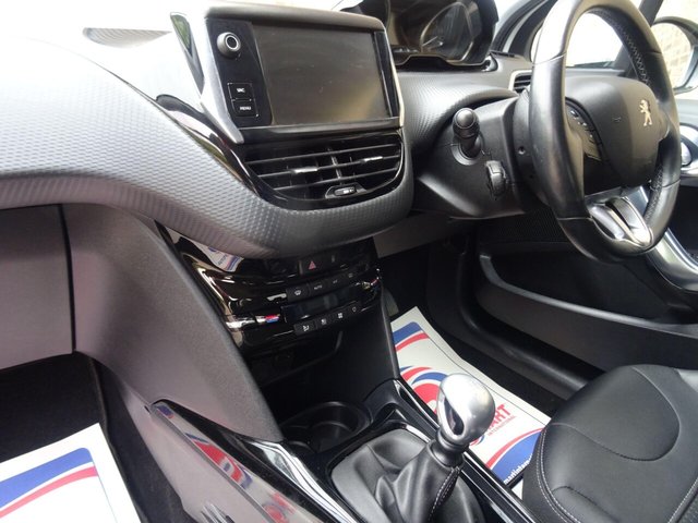 2016 PEUGEOT 2008 - Photo 8