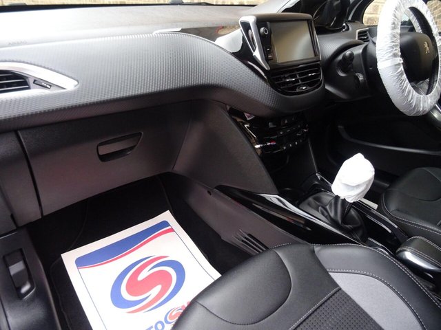 2016 PEUGEOT 2008 - Photo 9