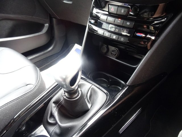 2016 PEUGEOT 2008 - Photo 5