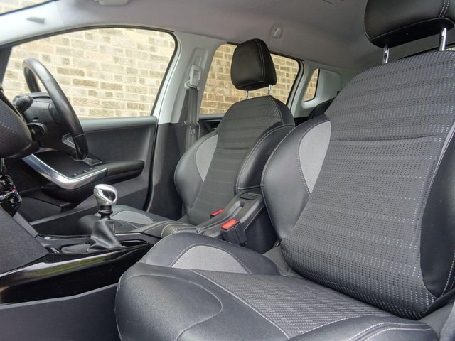 2016 PEUGEOT 2008 - Photo 11