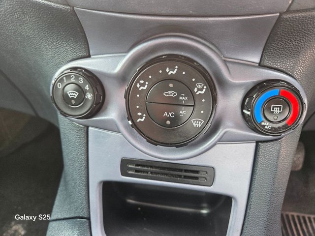 2010 FORD FIESTA 1.25 Zetec Hatchback 3dr Petrol Manual (129 g/km, 81 bhp) - Photo 12