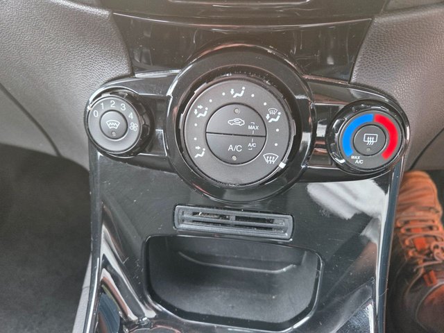 2013 FORD FIESTA 1.25 Zetec Hatchback 3dr Petrol Manual Euro 5 (82 ps) - Photo 10