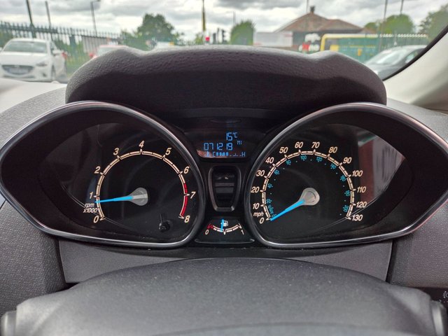 2013 FORD FIESTA 1.25 Zetec Hatchback 3dr Petrol Manual Euro 5 (82 ps) - Photo 11