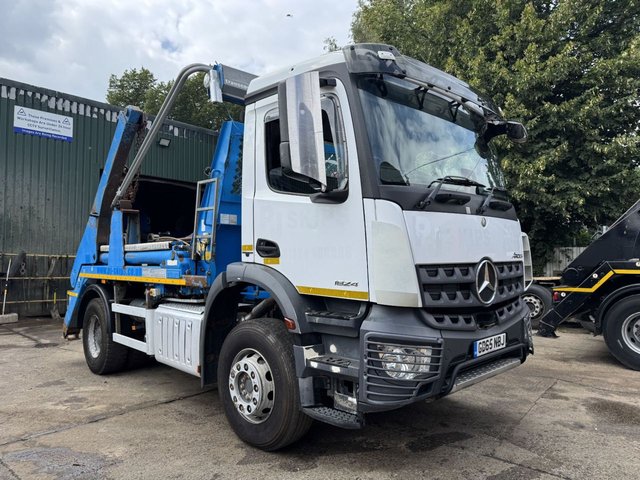 View our MERCEDES-BENZ AROCS