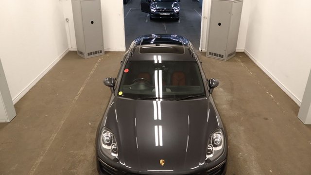 2018 PORSCHE MACAN - Photo 3