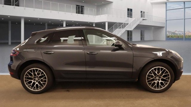 2018 PORSCHE MACAN - Photo 9