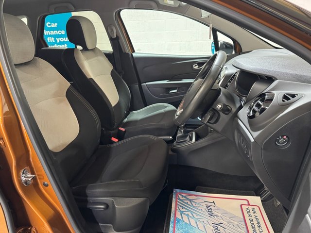 2019 RENAULT CAPTUR 1.3 TCe ENERGY Iconic SUV 5dr Petrol Manual Euro 6 (s/s) (130 ps) - Photo 9