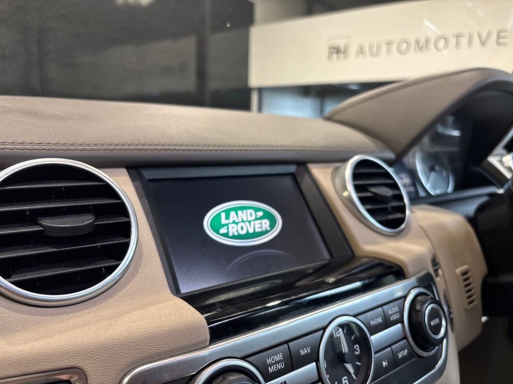 USED 2015 15 LAND ROVER DISCOVERY 4 3.0 SD V6 HSE Luxury SUV 5dr Diesel Auto 4WD Euro 5 (s/s) (255 bhp) AINTREE GREEN|JLR HISTORY