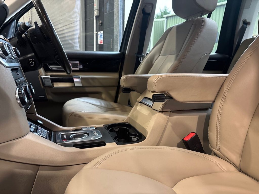 USED 2015 15 LAND ROVER DISCOVERY 4 3.0 SD V6 HSE Luxury SUV 5dr Diesel Auto 4WD Euro 5 (s/s) (255 bhp) AINTREE GREEN|JLR HISTORY