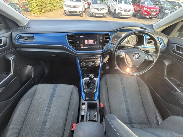 2019 VOLKSWAGEN T-ROC - Photo 10