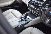 USED 2022 22 BMW 5 SERIES 3.0 530d MHT M Sport Saloon 4dr Diesel Hybrid Steptronic xDrive Euro 6 (s/s) (286 ps) TANZANITE / COMFORT & TECH PK
