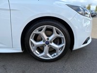 USED 2014 14 FORD FOCUS 2.0T EcoBoost ST-2 Hatchback 5dr Petrol Manual Euro 5 (s/s) (250 ps) A TRULY STUNNING ADDITION TO OUR FORECOURT FINISHED IN EVER POPULAR WHITE PAINT+ONLY 1 FORMER KEEPER+SERVICE HISTORY+HALF LEATHER INTERIOR+PARK ASSIST+CLIMATE CONTROL+18 INCH ALLOY WHEELS+BLUETOOTH+1 FULL YEARS MOT PRIOR TO COLLECTION+CALL NOW TO ARRANGE A VIEWING!!!!!!!!!!!!!!!!!!!!!!!!!!!!!!!!!!!!!!!!!