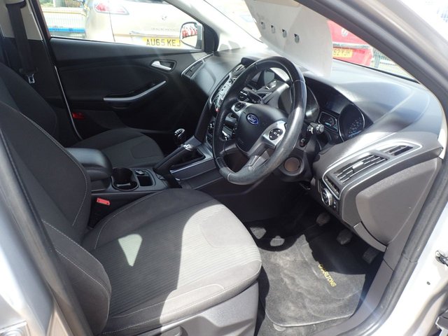 2014 FORD FOCUS 1.6 TDCi Titanium Navigator Hatchback 5dr Diesel Manual Euro 5 (s/s) (115 ps) - Photo 5