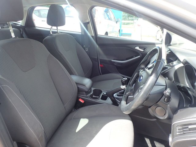 2014 FORD FOCUS 1.6 TDCi Titanium Navigator Hatchback 5dr Diesel Manual Euro 5 (s/s) (115 ps) - Photo 6