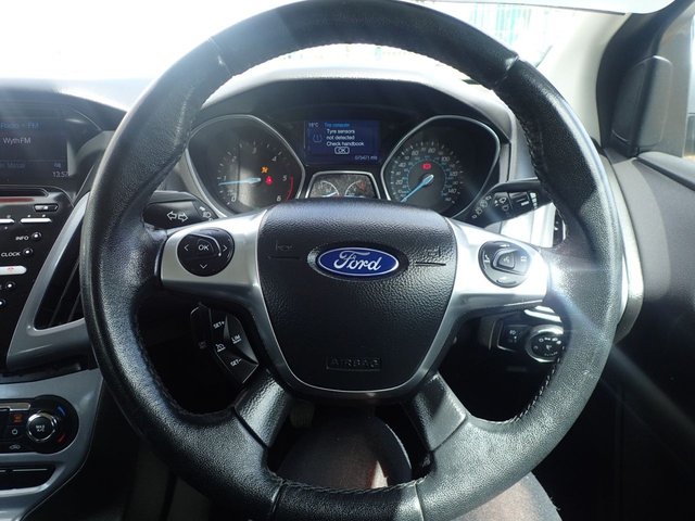 2014 FORD FOCUS 1.6 TDCi Titanium Navigator Hatchback 5dr Diesel Manual Euro 5 (s/s) (115 ps) - Photo 7