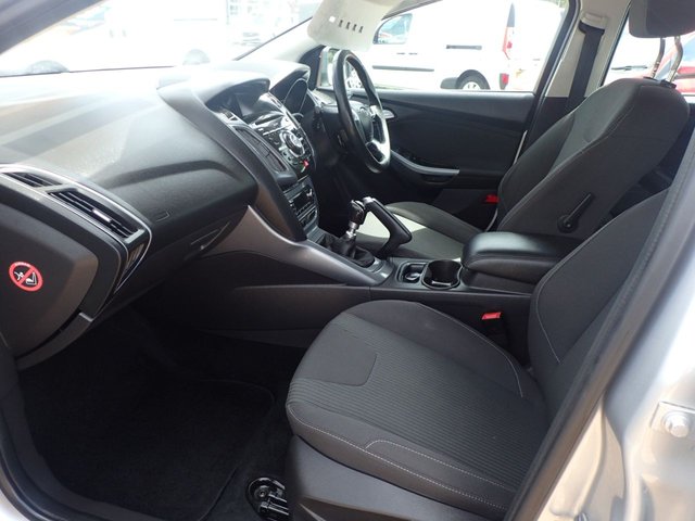 2014 FORD FOCUS 1.6 TDCi Titanium Navigator Hatchback 5dr Diesel Manual Euro 5 (s/s) (115 ps) - Photo 12