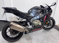USED 2018 18 HONDA CBR1000RR FIREBLADE FULL SERVICE HISTORY - JUST SERVICED COMES WITH NEW MOT AND WARRANTY