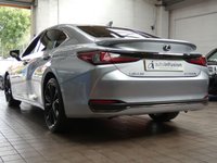 USED 2023 23 LEXUS ES 2.5 300h F Sport Takumi Saloon 4dr Petrol Hybrid E-CVT Euro 6 (s/s) (218 ps) TAKUMI SAT NAV SUNROOF LEATHER HEATED SEATS HEATED STEERING WHHEEL HUD MARK LEVINSON SOUND CRUISE PARKING SENSORS 1 OWNER LEXUS WARRANTY TIL AUG 2033